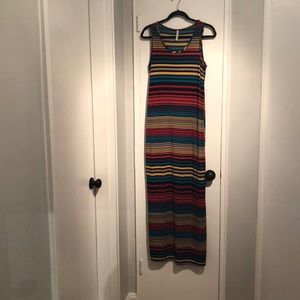 Stripped sleeveless maxi dress! Perfect for summer